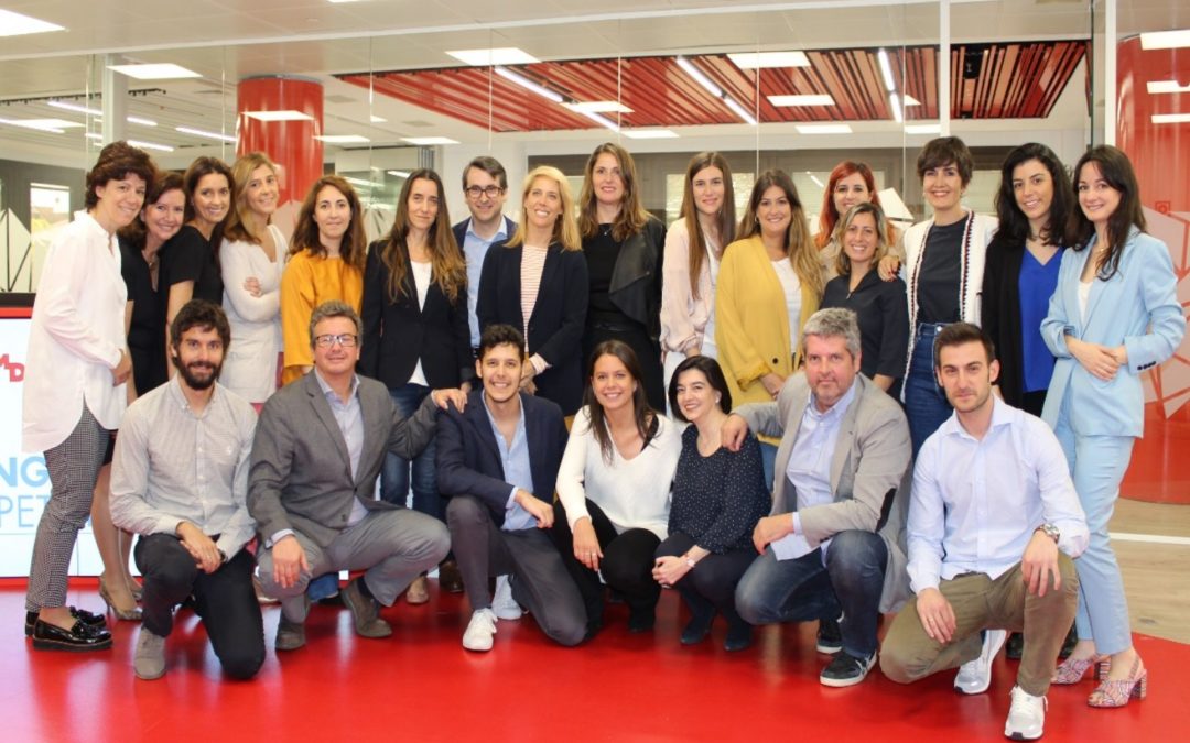 Irene Hernández y Alberto de los Muros, de Grupo Varma, ganadores de la Competición española Young Marketers 2018